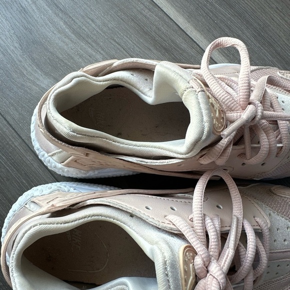 Nike huarache Pink and White Athletic Sneakers size 8.5 - Picture 4 of 11